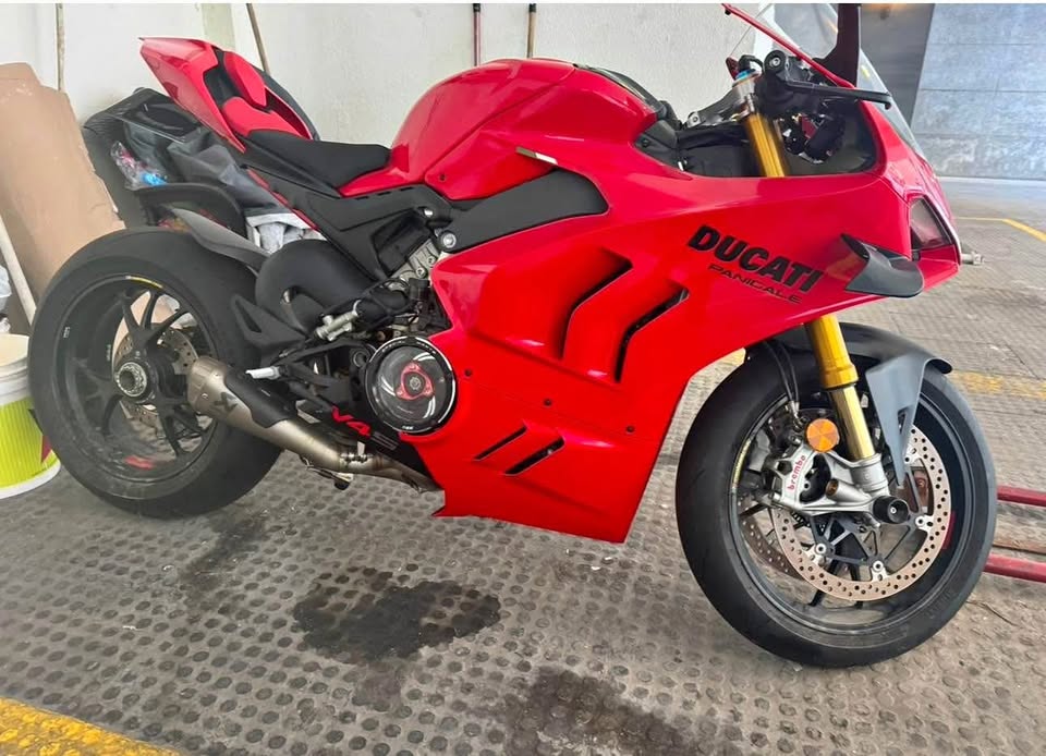 BUY DUCATI PANIGALE