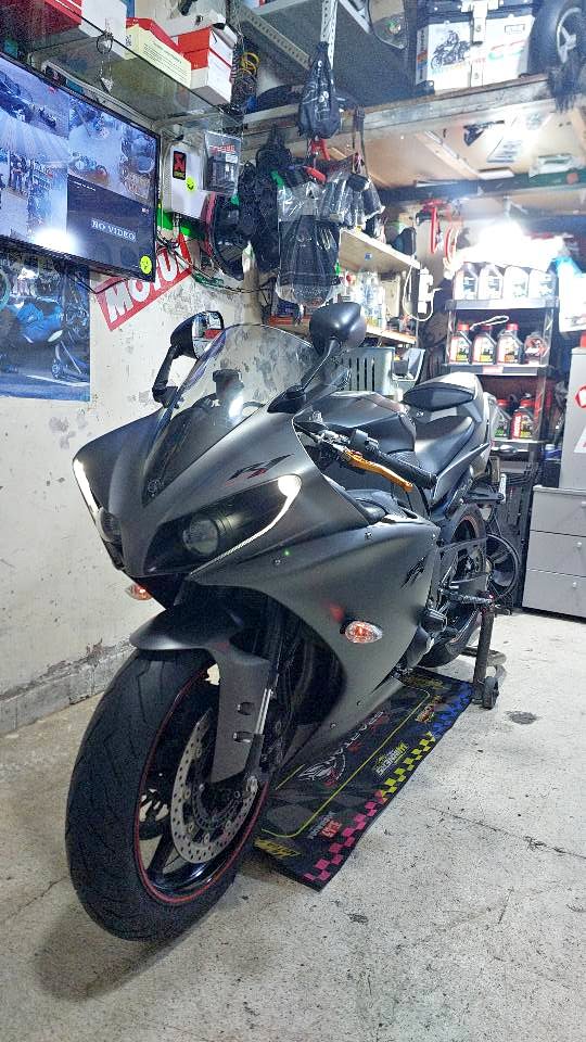 BUY YAMAHA R1