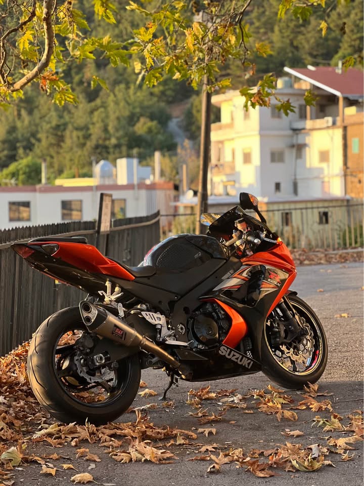 BUY GSXR 1000 SUZUKI