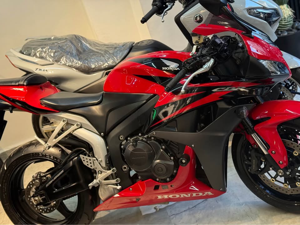 BUY CBR 600 RR HONDA