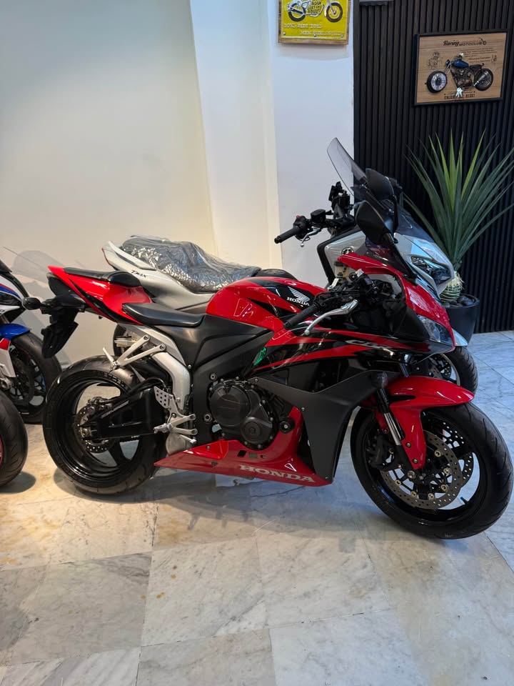 BUY CBR 600 RR HONDA