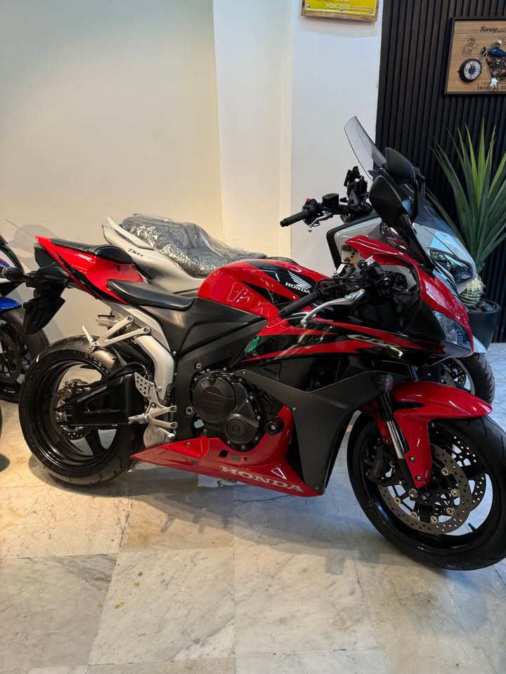 BUY CBR 600 RR HONDA