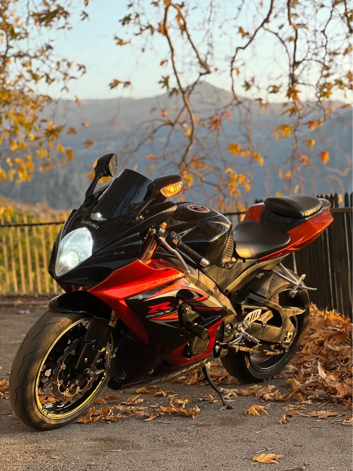 BUY GSXR 1000 SUZUKI