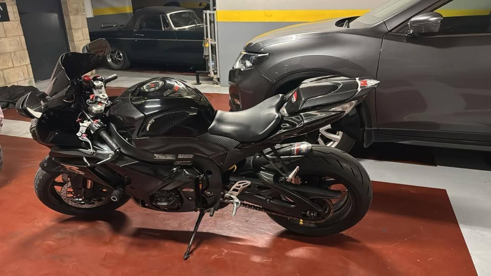 BUY GSXR 1000 SUZUKI