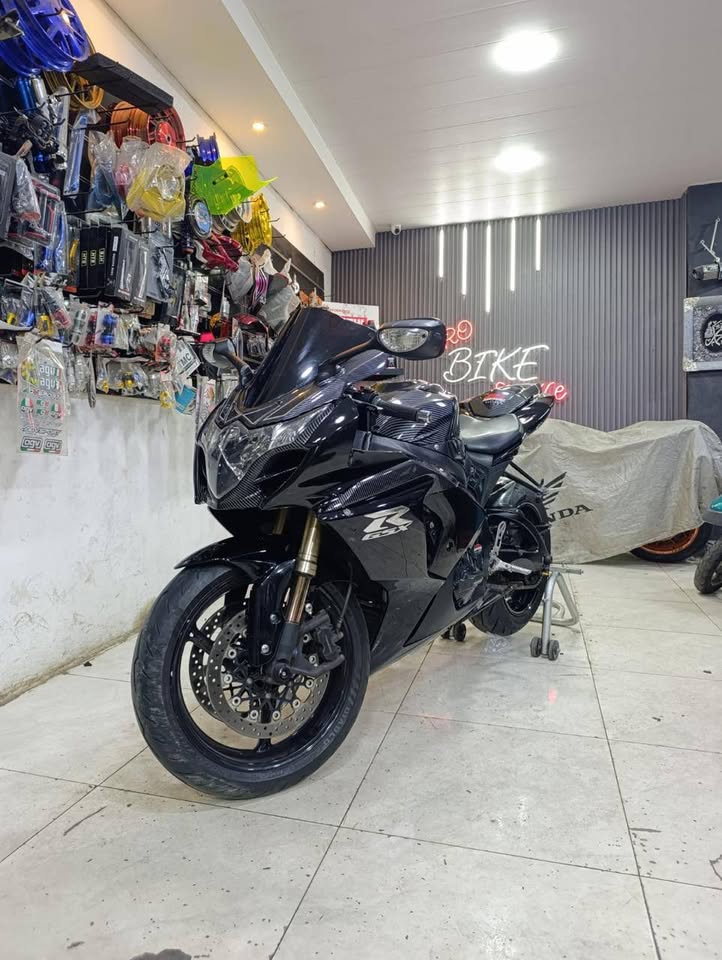 BUY GSXR 1000 SUZUKI