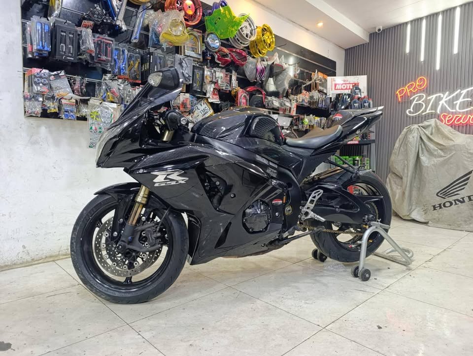 BUY GSXR 1000 SUZUKI
