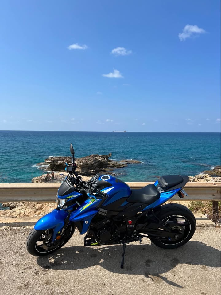 BUY GSXS 750 SUZUKI