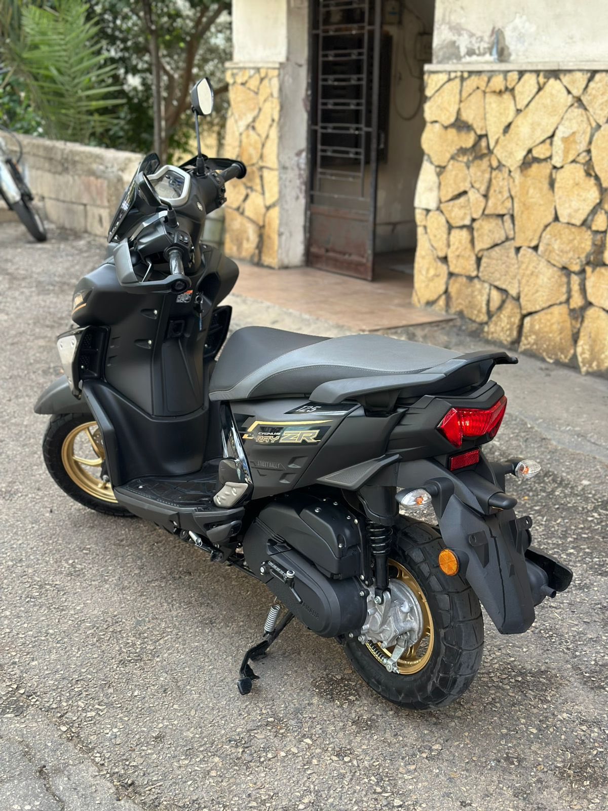 BUY YAMAHA RAY ZR