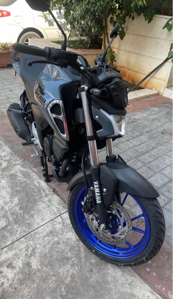 BUY YAMAHA FZS