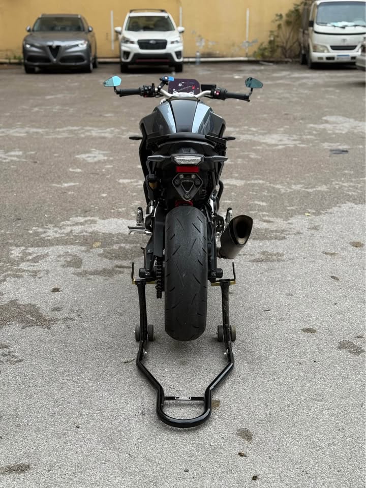 BUY BMW F900R