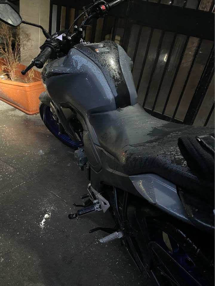 BUY YAMAHA FZS
