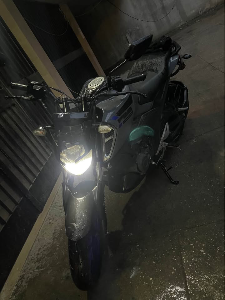 BUY YAMAHA FZS