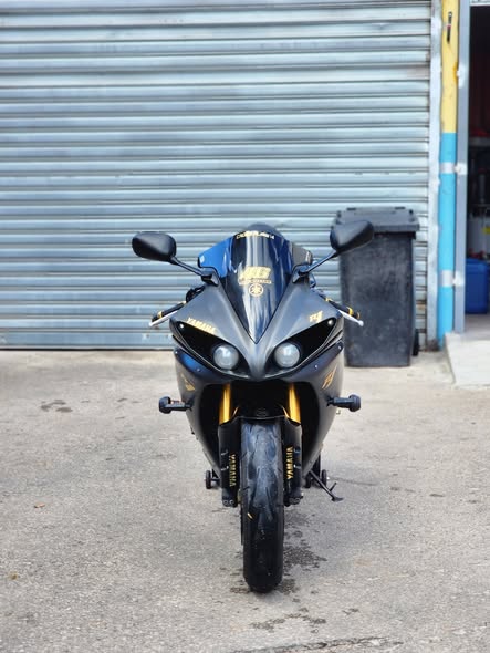 BUY R1 YAMAHA