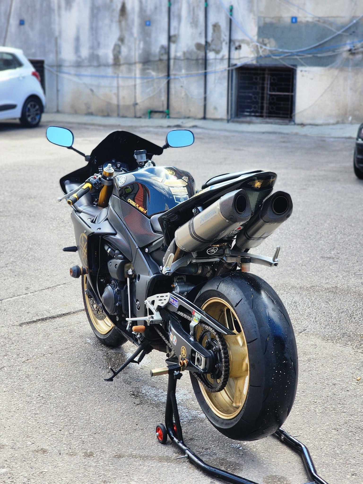 BUY R1 YAMAHA