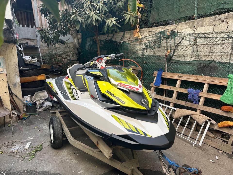 BUY JETSKI
