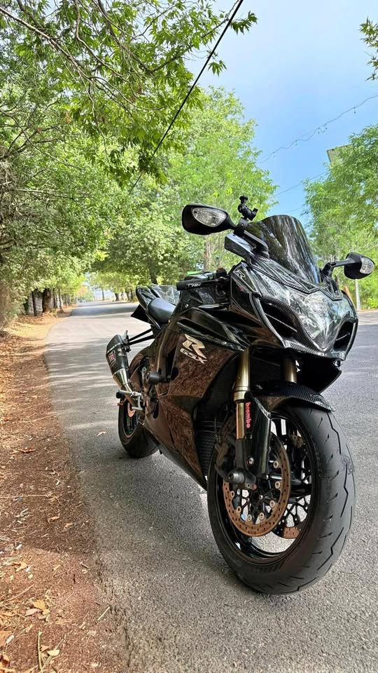 BUY GSXR 1000 SUZUKI