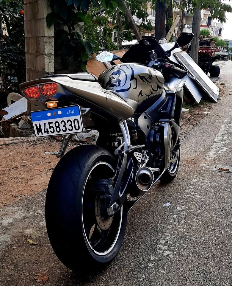 YAMAHA R6