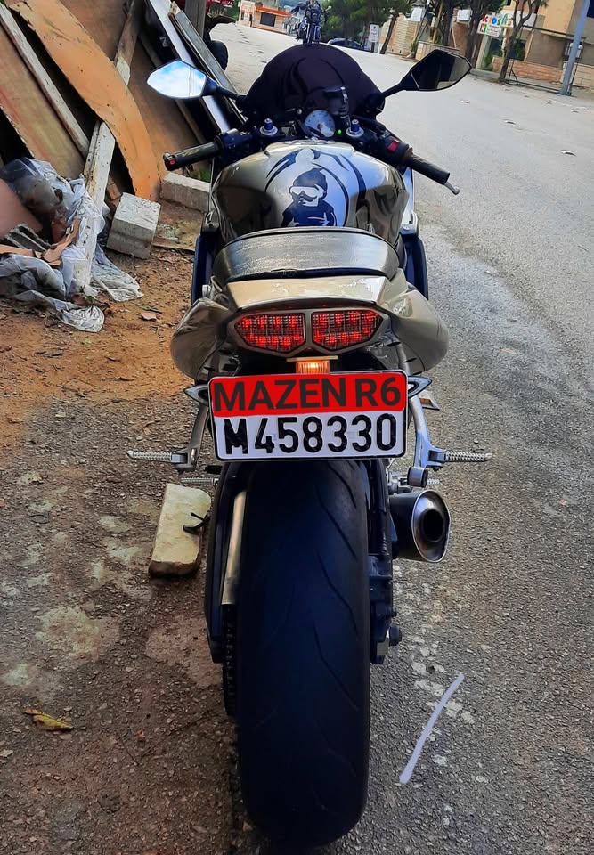 YAMAHA R6