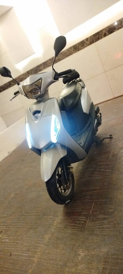 sweet azzo silver