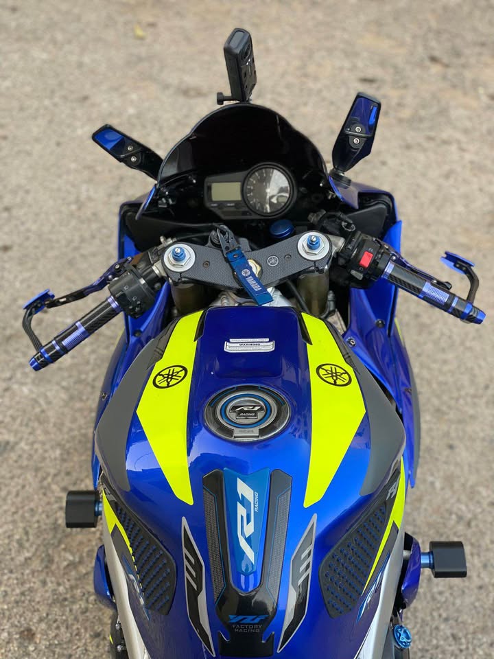 BUY R1 YAMAHA