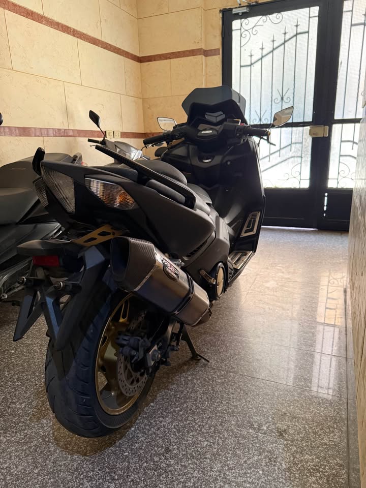 BUY TMAX 530