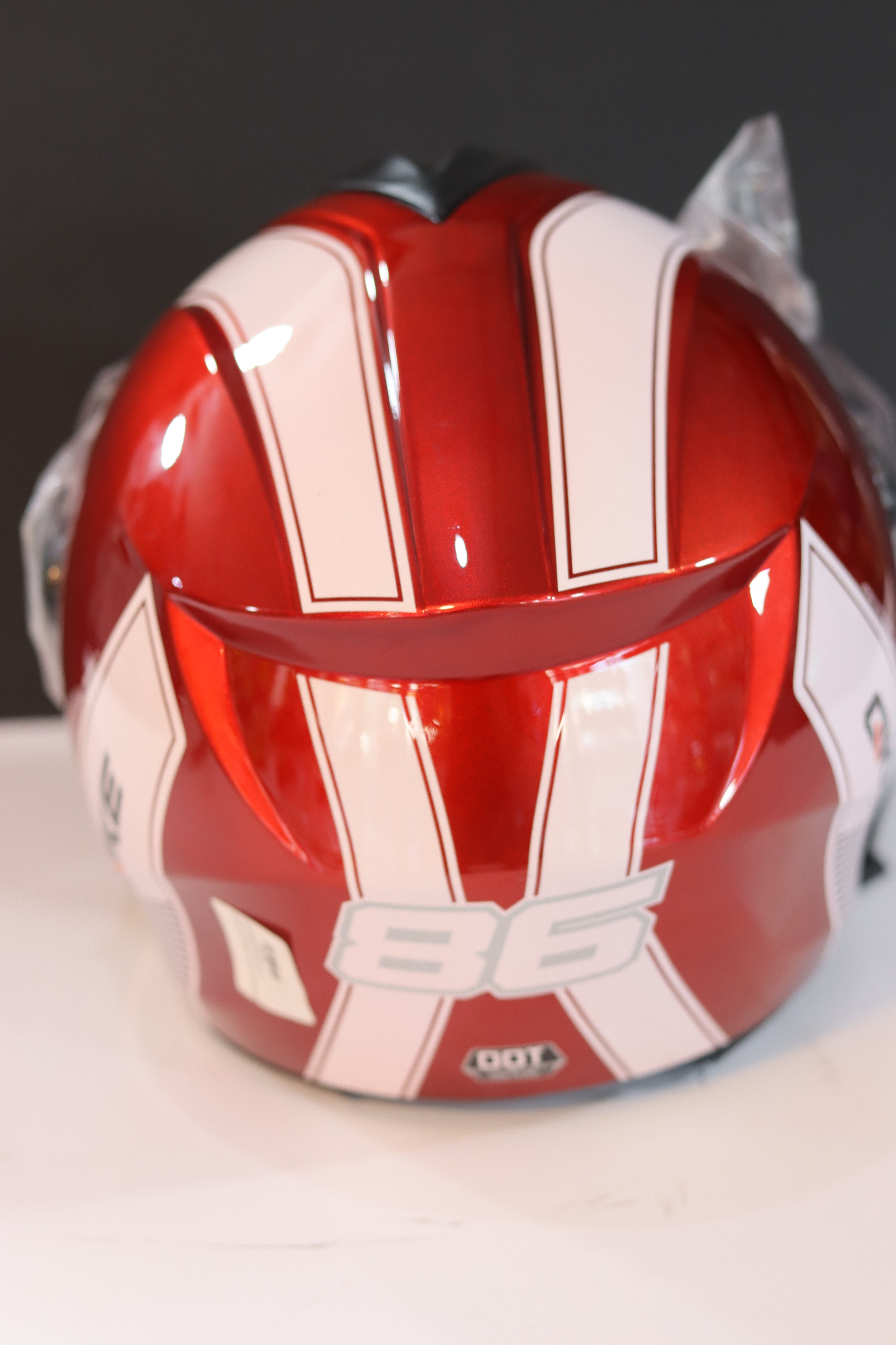 CASK RED WHITE-كاسك أحمر و أبيض
