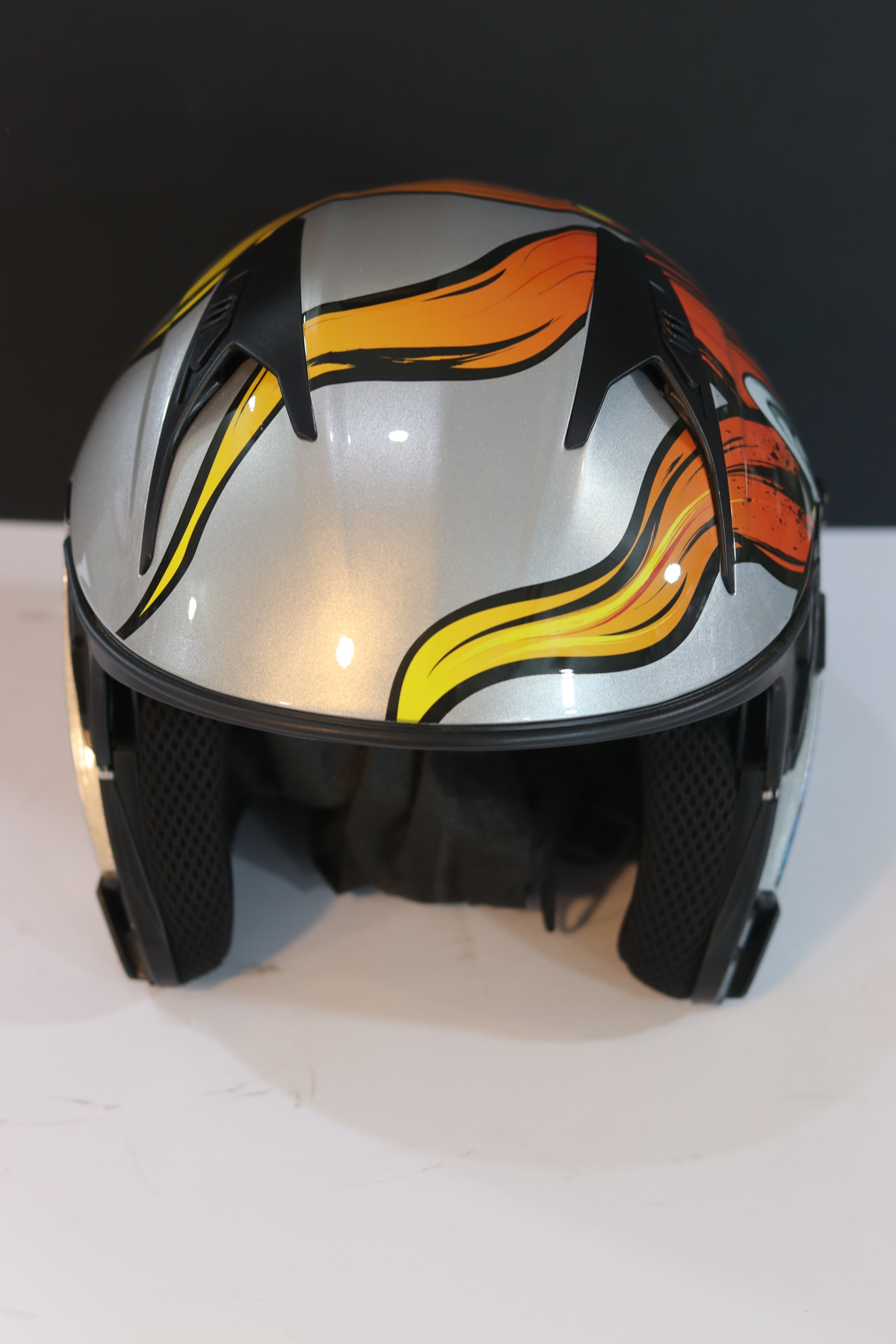 CASK GREY ORANGE WITH ILLUSTRATION-كاسك غراي مع وسوم