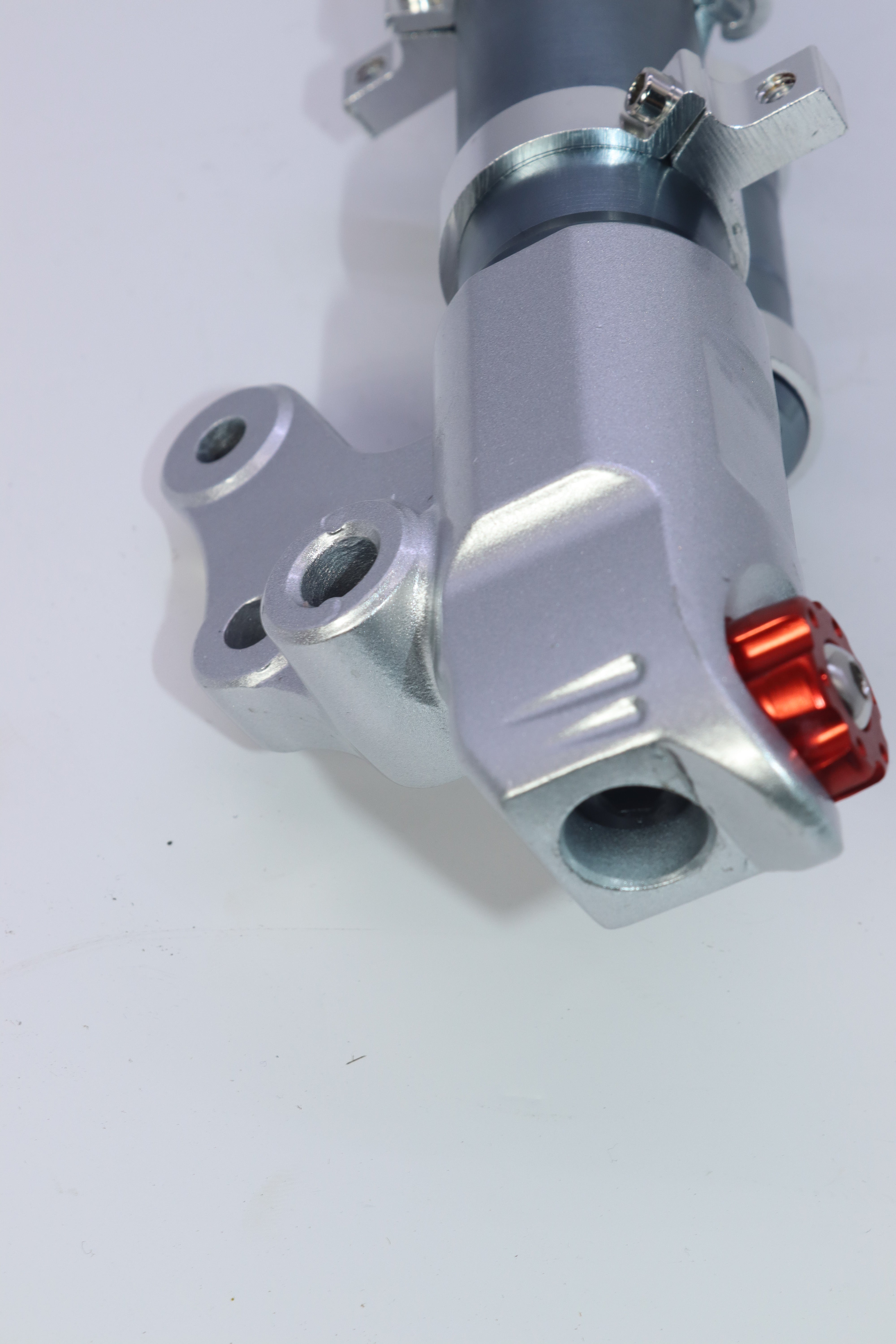 AMORTISSEUR ALUMINIUM V150 MBC- أمرتصور V150 المنيوم أمامي MBC