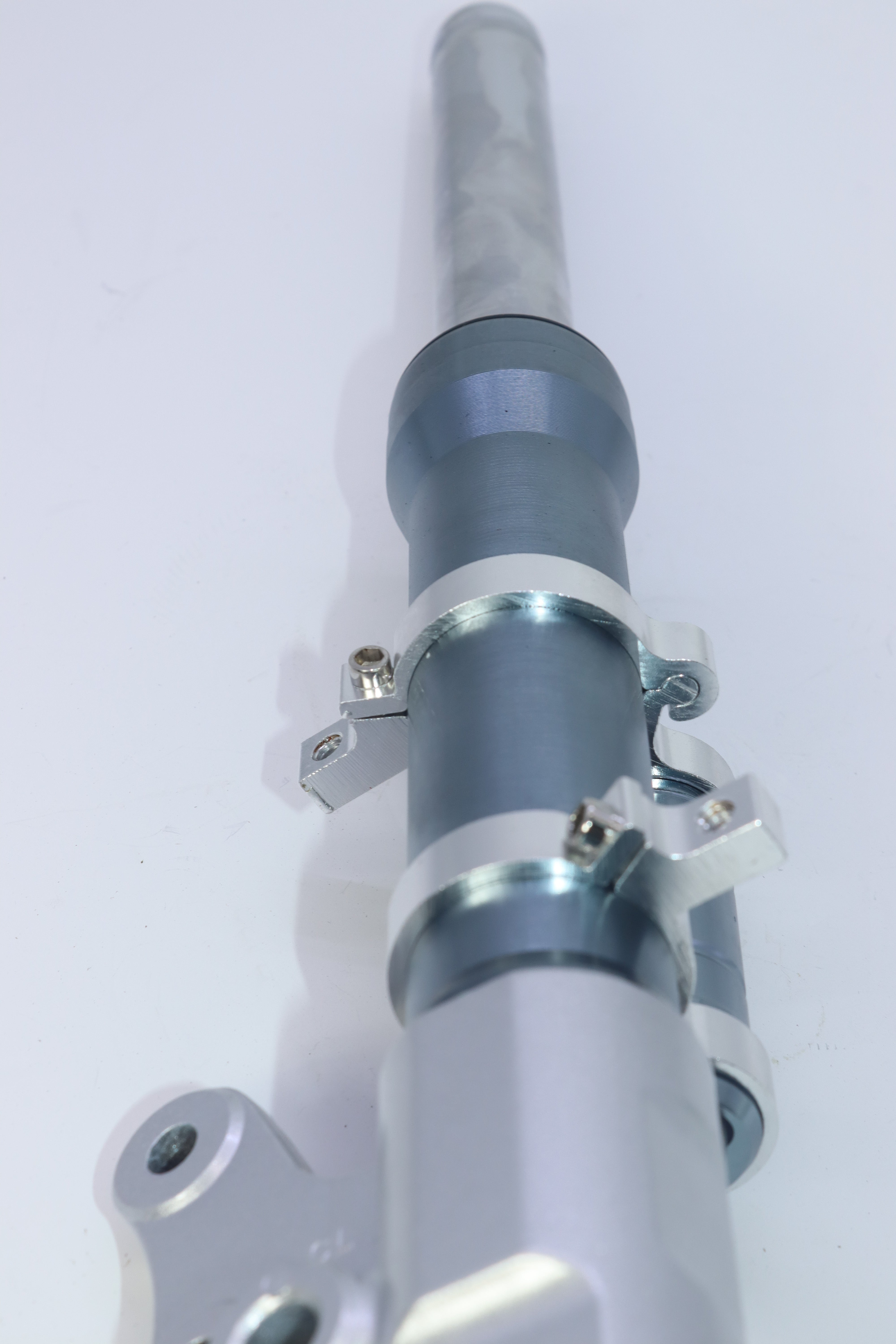 AMORTISSEUR ALUMINIUM V150 MBC- أمرتصور V150 المنيوم أمامي MBC