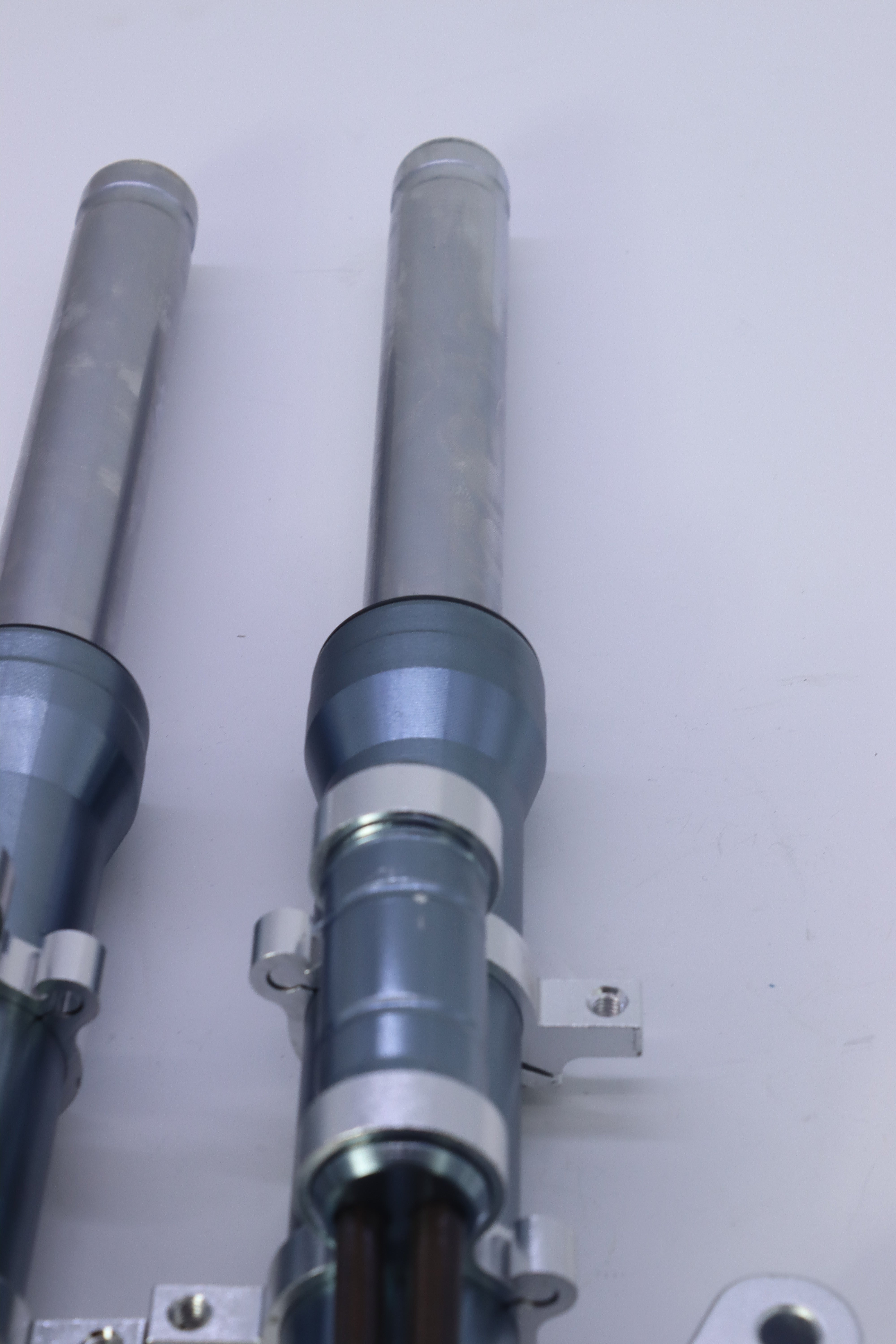 AMORTISSEUR ALUMINIUM V150 MBC- أمرتصور V150 المنيوم أمامي MBC