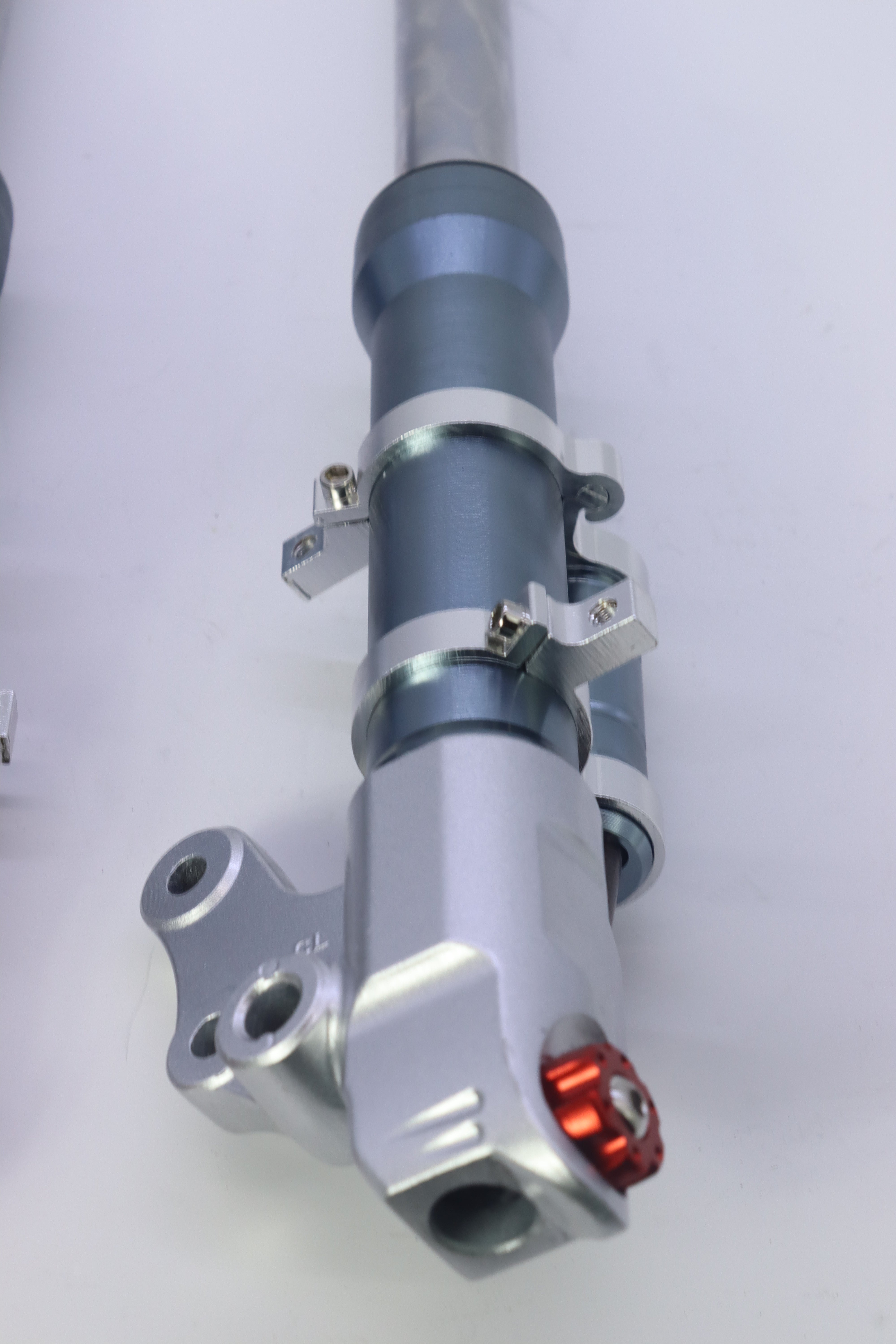AMORTISSEUR ALUMINIUM V150 MBC- أمرتصور V150 المنيوم أمامي MBC