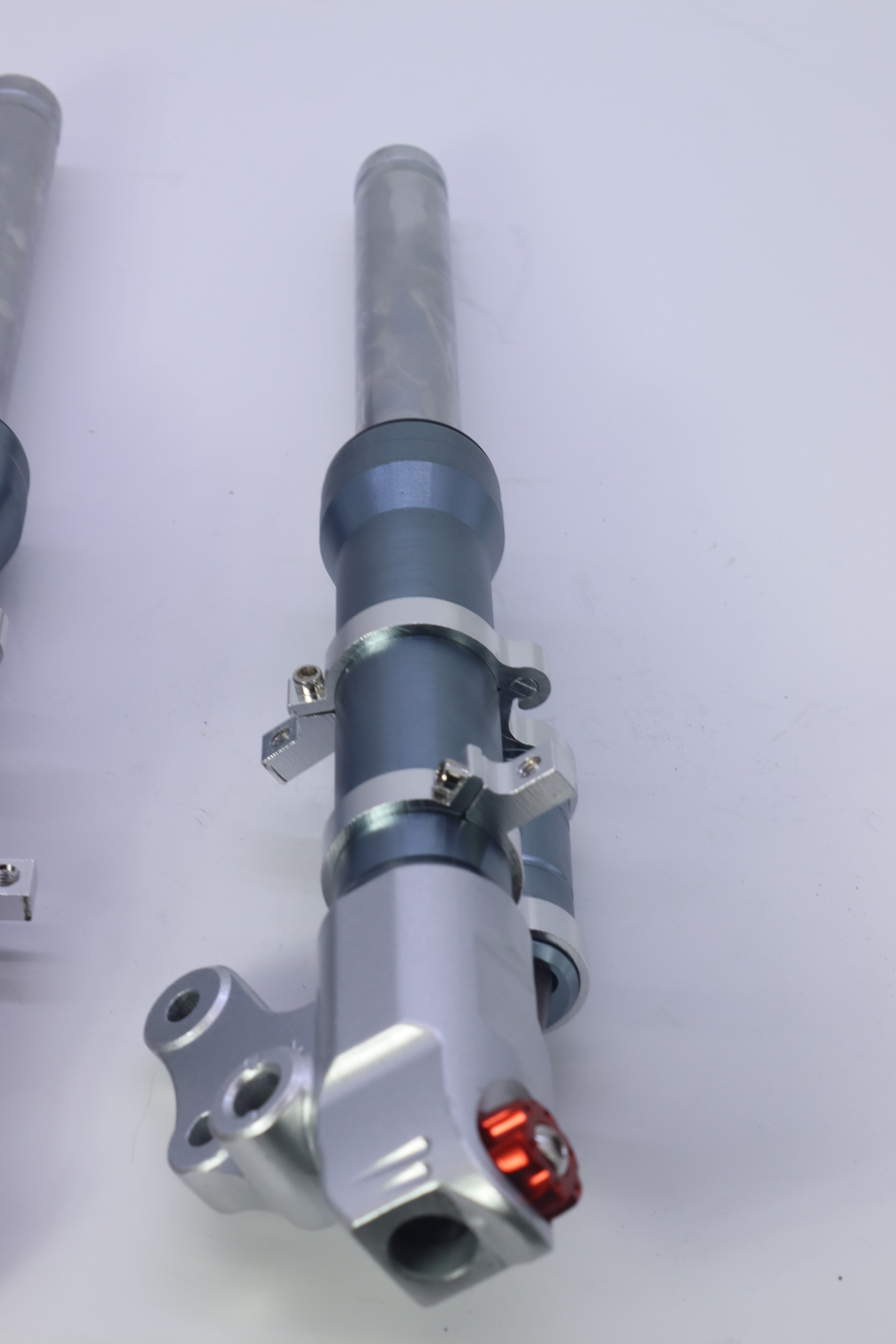 AMORTISSEUR ALUMINIUM V150 MBC- أمرتصور V150 المنيوم أمامي MBC