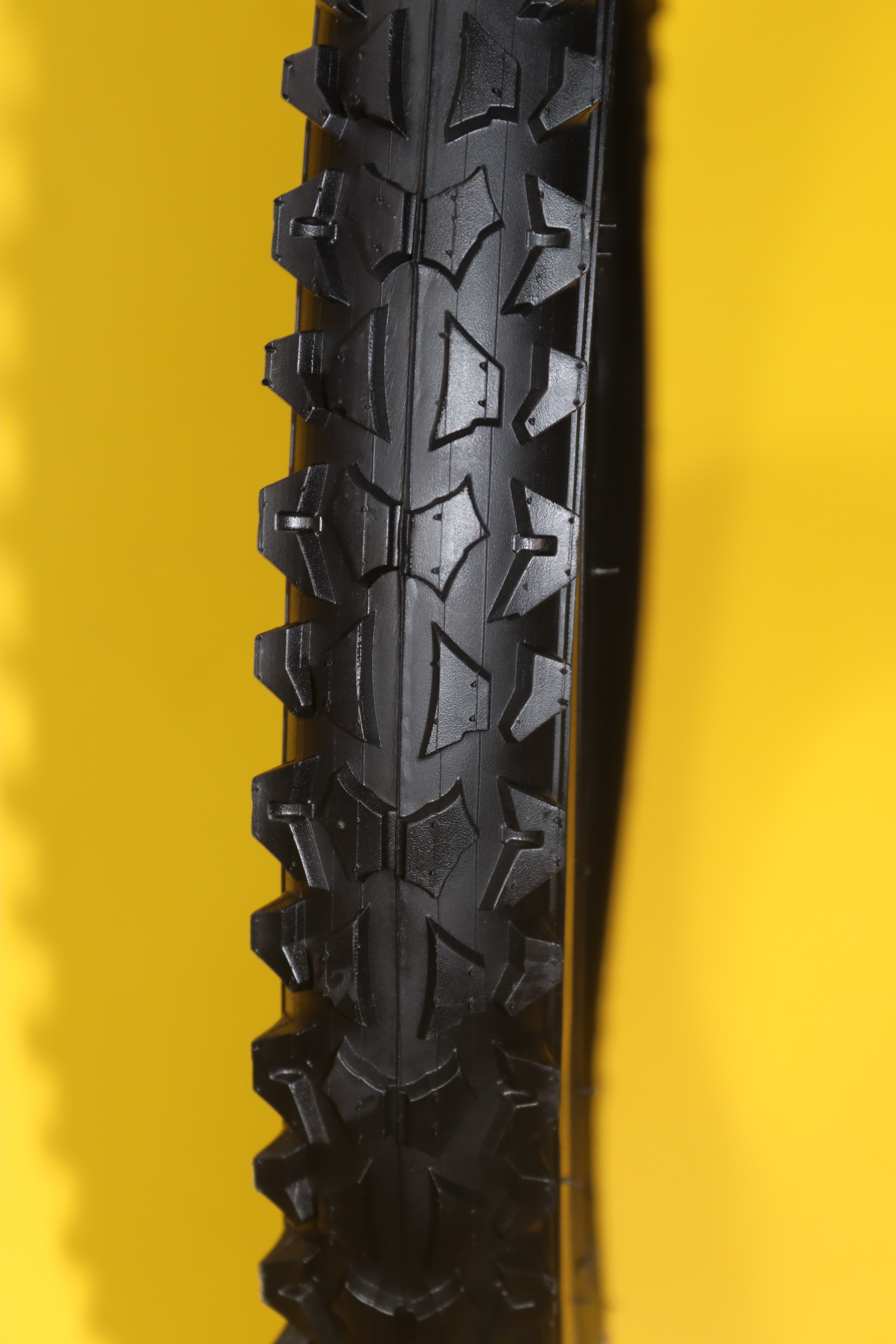 DOULEB 53-355- 18*1.95-دولاب ٥٣ -٣٥٥ -١٨*١ ،٩٥